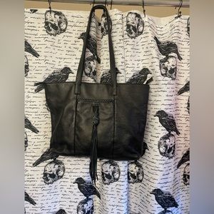 Lucky Brand leather shoulder bag. One large compartment plus convenient pockets